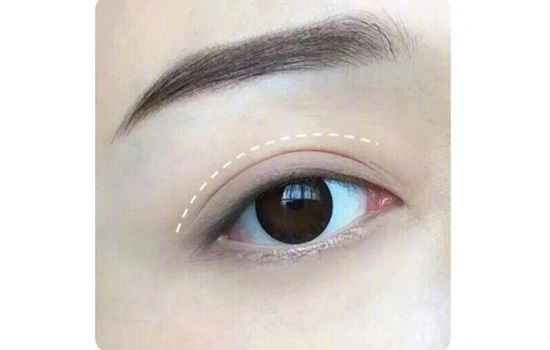 小烟熏妆的画法图解 秋冬最温柔的小烟熏
