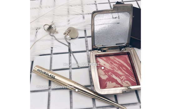 hourglass五花肉腮红试色 打造元气有活力妆效