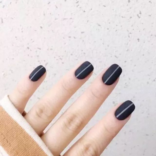 最新美甲款式  冬季超级显白的几款美甲