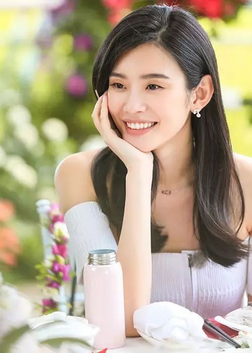 最火微卷发型  打造简单慵懒凌乱感