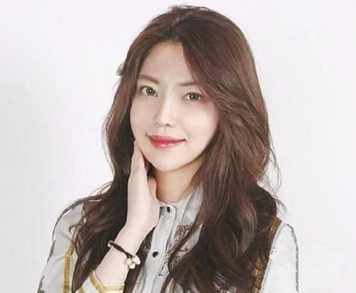 2025女生流行发型款式 后半年就留这些款过冬吧