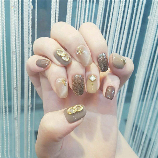 冬天猫眼美甲图片 如同贵妇般低调奢华