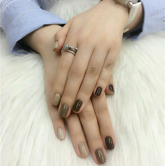 冬天渐变美甲图片 不同风格的渐变美甲
