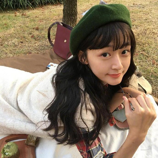 学生齐刘海发型图片 减龄更彰显可爱感