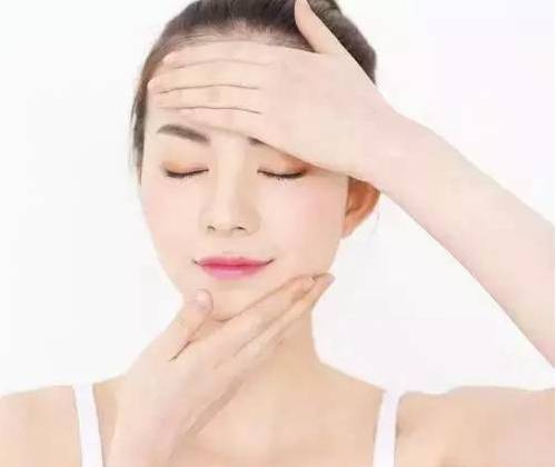 化妆水的正确使用方法 四个步骤教你则其使用化妆水