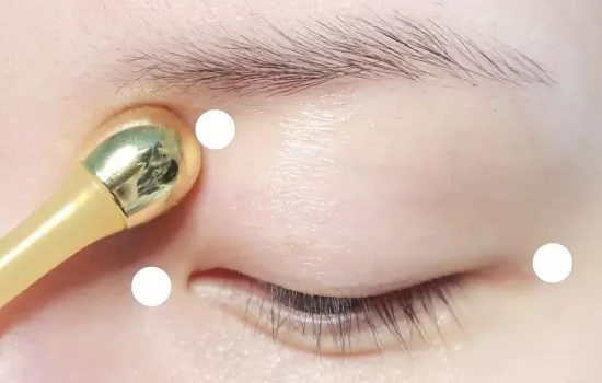 呼吸魔法眼霜怎么用 眼部肌肤更要温柔呵护