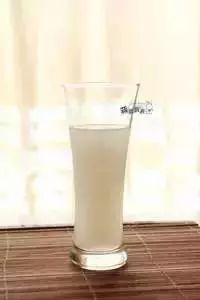 柠檬薏米水功效和做法  柠檬薏米水怎么喝减肥