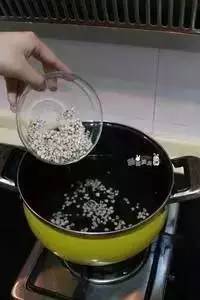 柠檬薏米水功效和做法  柠檬薏米水怎么喝减肥