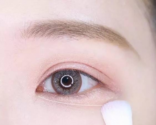 少女妆容画法 两款少女妆容年轻就该美美哒