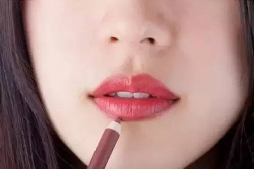 怎么正确的涂口红 五个步骤教你怎么涂好