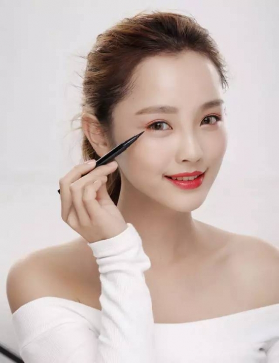 油皮怎么化妆不脱妆 大油田的化妆技巧秒哑光