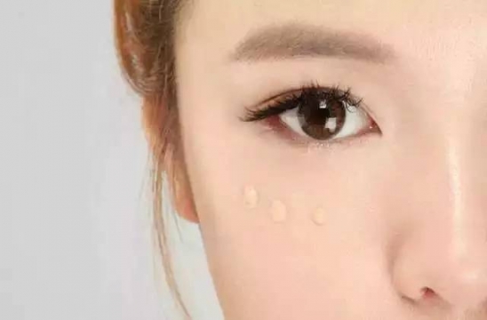 油皮怎么化妆不脱妆 大油田的化妆技巧秒哑光