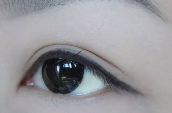 如何画好眼部妆容 教你几招精致妆容就靠她们了