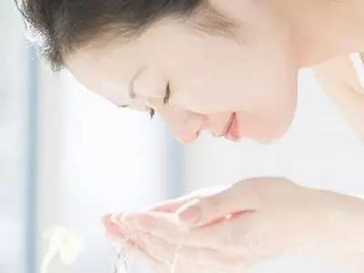 洗脸是用冷水好还是热水好  洗脸的正确方式