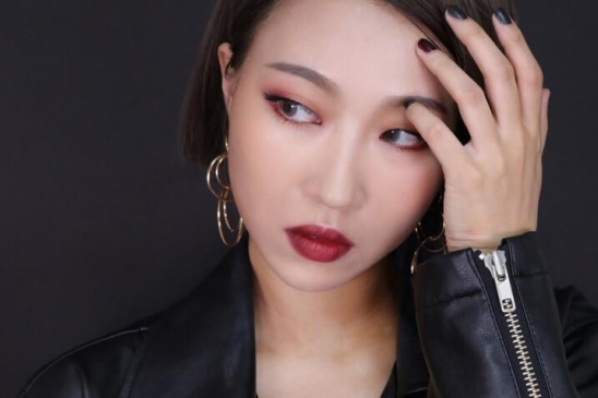眼影的画法步骤图 酒红色复古眼妆