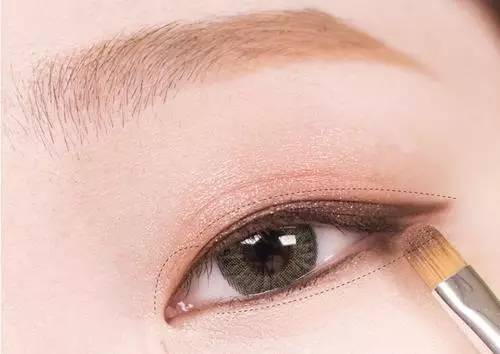 眼妆的画法步骤图片 放大魅力一百倍的眼妆教程