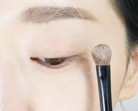 日常眼妆的画法步骤 芭比大眼妆轻松凸显魅力