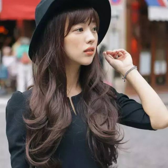 2025发型流行趋势女  今年要烫发就要烫狐尾仙女发型