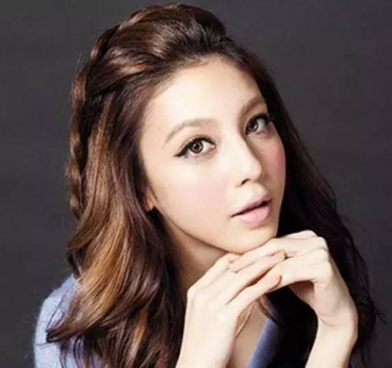 没有刘海怎么扎头发好看 这样就超显气质