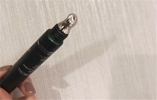 hr小绿管眼霜好用吗 “眼”藏你的年龄