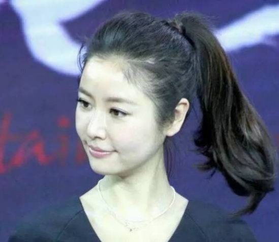 圆脸适合什么扎发 四种适合圆脸扎法发型推荐