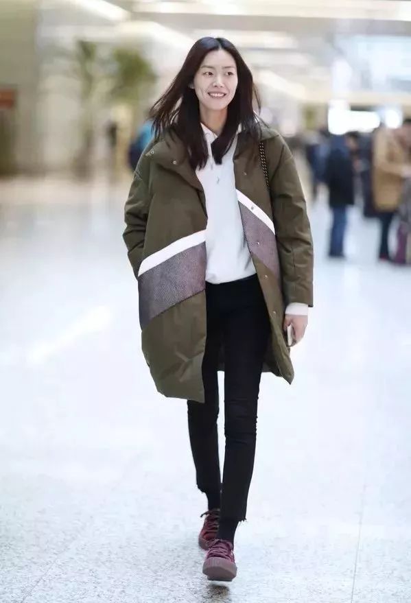 冬季羽绒服穿搭 保暖还巨显瘦的羽绒服穿法