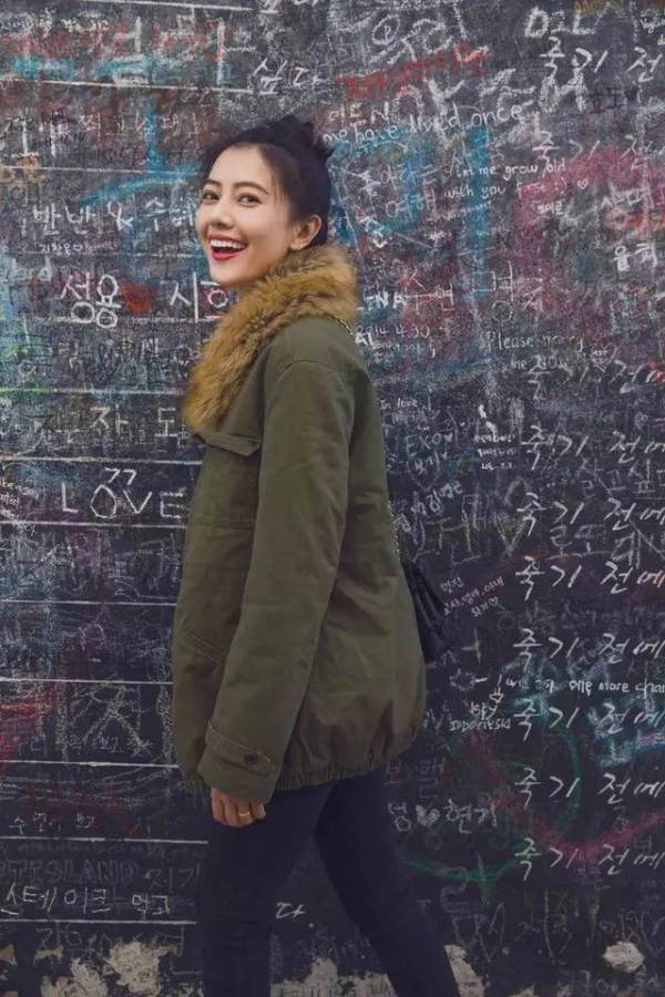 军绿色搭配单品 你和女神之间就差这一件