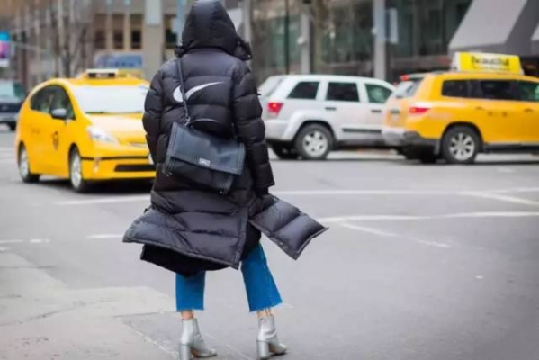 羽绒服怎么搭配   冬天羽绒服怎么穿好看
