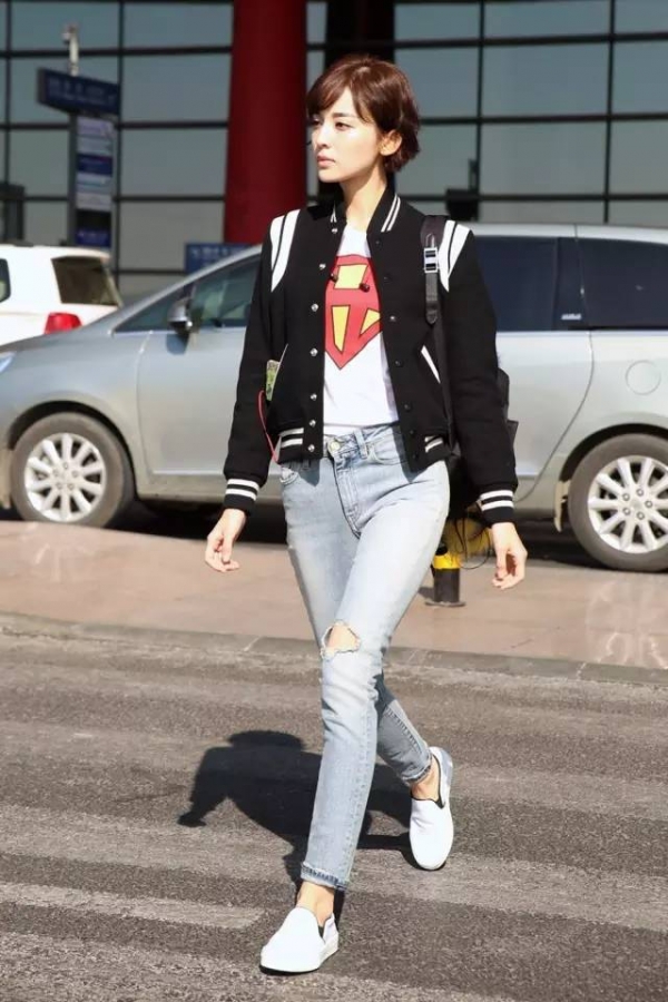 棒球服怎么搭配 看女星街拍教你棒球服如何搭出时尚