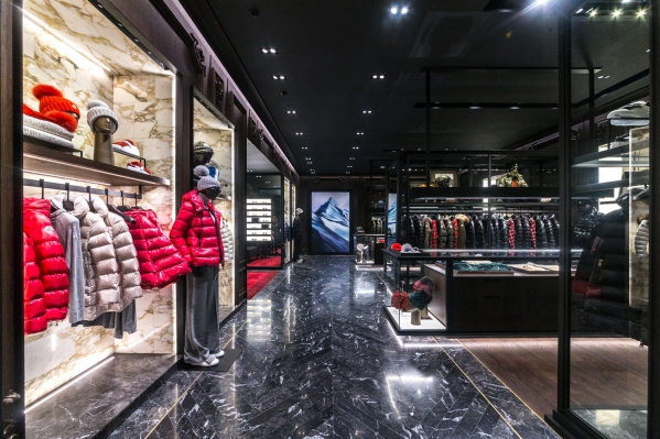 羽绒服什么牌子最好 当属羽绒之王Moncler