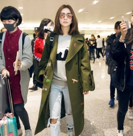 跟着Ella的机场私服 穿出裤装的率性与女人味