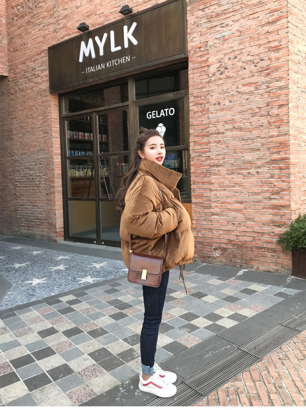 焦糖色羽绒服搭配图片 玩转秋冬“网红色”