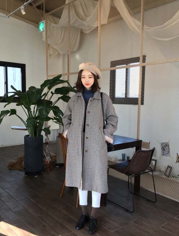冬天白色裤子搭配图片 展现冬日不同风格