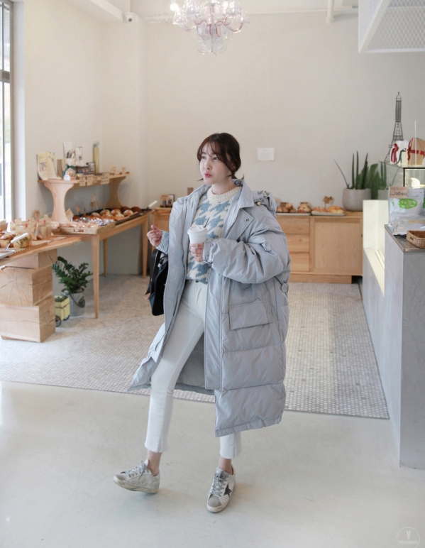冬天白色裤子搭配图片 展现冬日不同风格