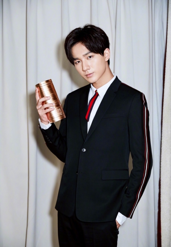什么牌子羽绒服好看   你和明星的距离只差了一件羽绒服哦
