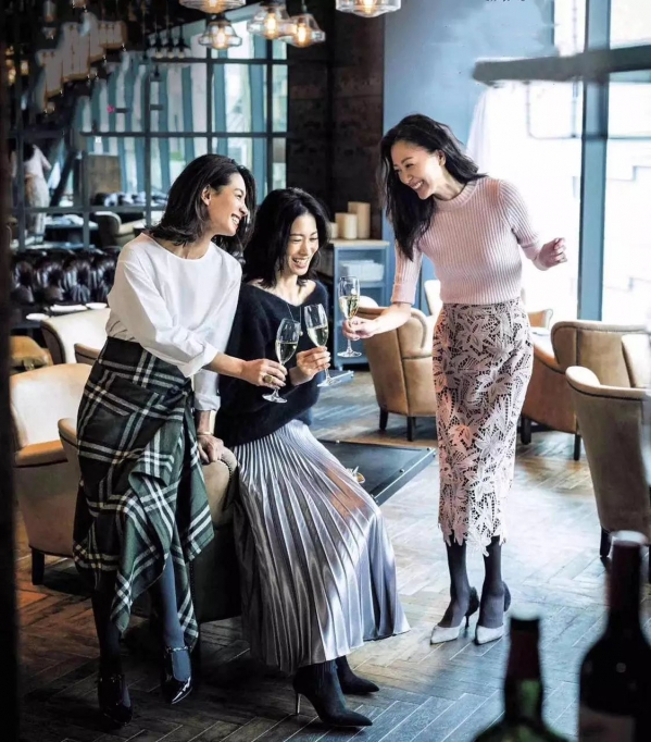 秋冬裙子的时尚搭配 美得无可救药