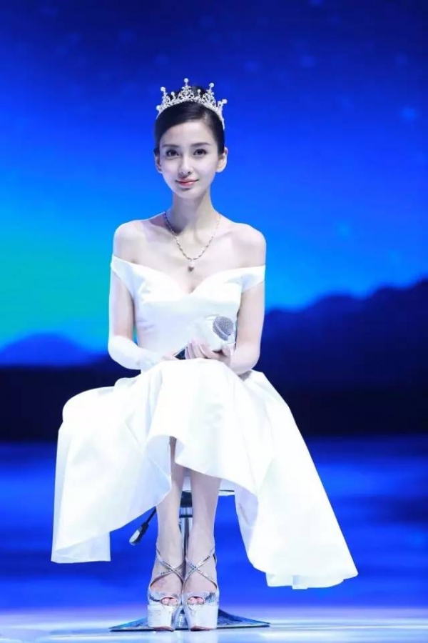 衣服怎么穿好看 没想到领口形状竟有这么大的作用