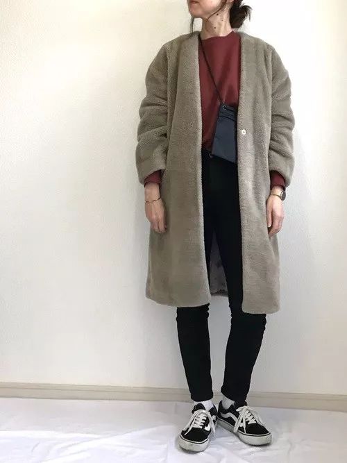 年轻人穿的潮牌  你也试过省钱存钱只为了买一件潮牌吗