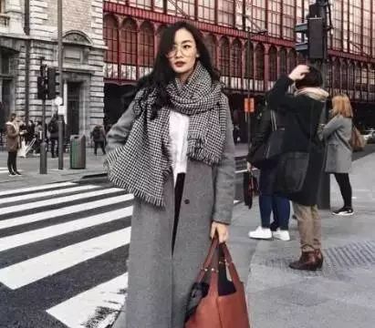 秋冬穿衣搭配图片  秋冬季内搭和大衣要如何搭配呢