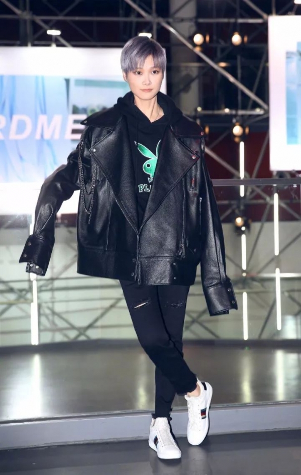 长款卫衣搭配图片 卫衣如何搭配才不会显得臃肿