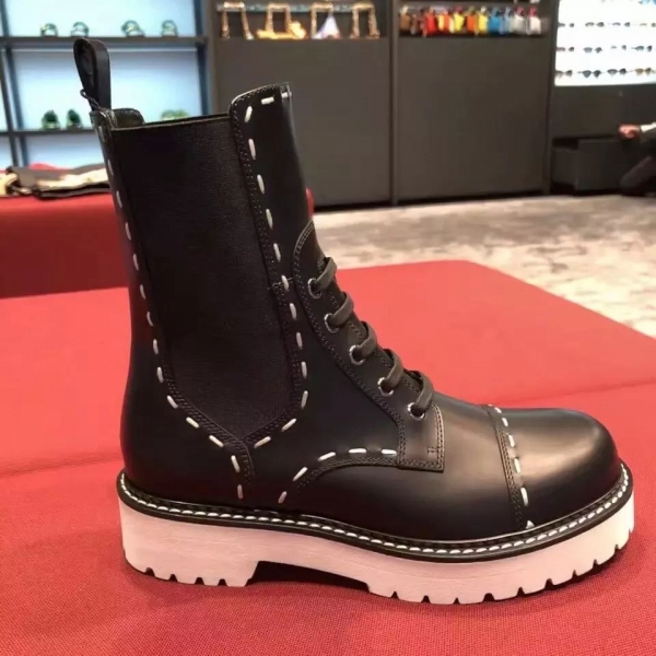 怎么选择适合自己的衣服  穿错衣服就算是明星也很尴尬了