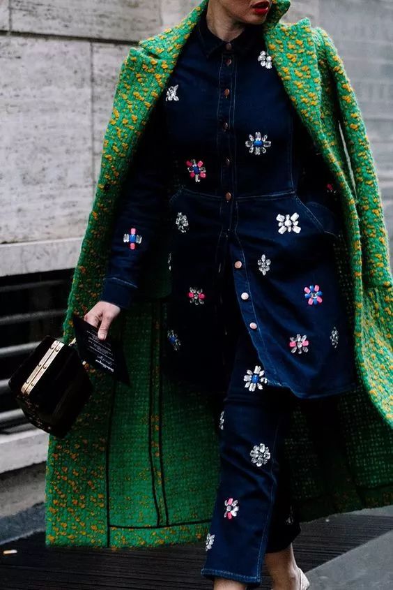 冬季穿什么颜色的衣服   有些颜色实在不适合冬季穿你还不知道吗