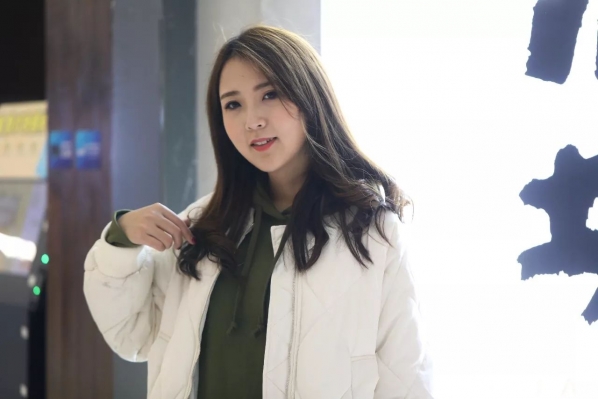 秋冬怎么搭配衣服    天气这么冷我们要穿暖和当然也要美啊