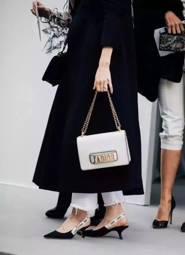 手拿包女包2025新款  休闲手拿包