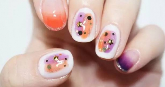 亮片美甲图片 活泼金色亮片款美甲教程