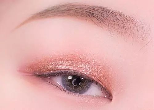 橘色系妆容 Bling bling的橘色系眼妆，让你眼睛美的有道光！
