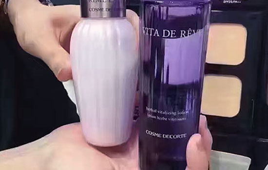 黛珂紫苏水和菌菇水 菌菇水性价比更高