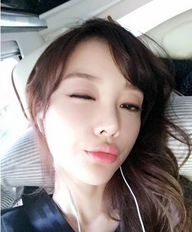 如何画丰唇 李小璐教你一分钟画出丰唇妆