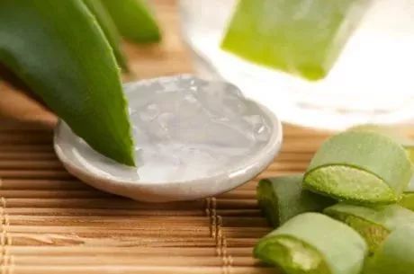 冬季嘴唇干裂脱皮怎么办 教你8种天然护唇方法