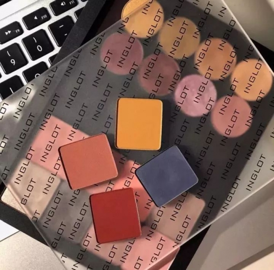 好看的眼影盘 看看ins上的网红们都在用哪些眼影吧